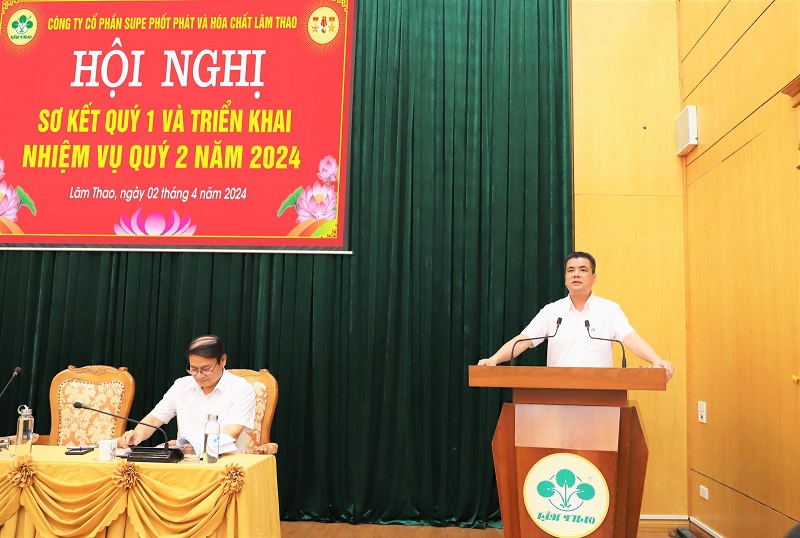 Ông Phạm Thanh Tùng - Bí thư Đảng uỷ, Tổng Giám đốc Supe Lâm Thao phát biểu tại Hội nghị