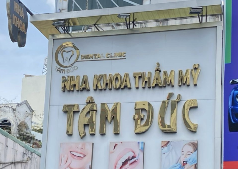 Phòng khám chuyên khoa răng hàm mặt thuộc Công ty TNHH Nha khoa Triệu Nha có treo biển hiệu “Nha khoa thẩm mỹ Tâm Đức” được đưa vào danh sách cần theo dõi sát của Thanh tra Sở Y tế