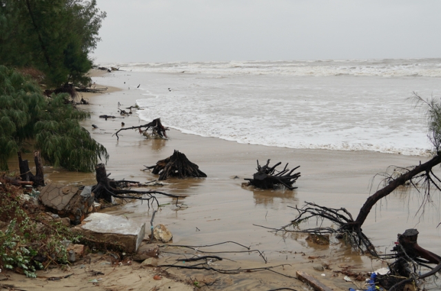 Quảng Bình sẽ phân bổ 100 tỷ đồng khắc phục hậu quả thiên tai, sạt lở tại bờ biển Quảng Phúc, TX. Ba Đồn.