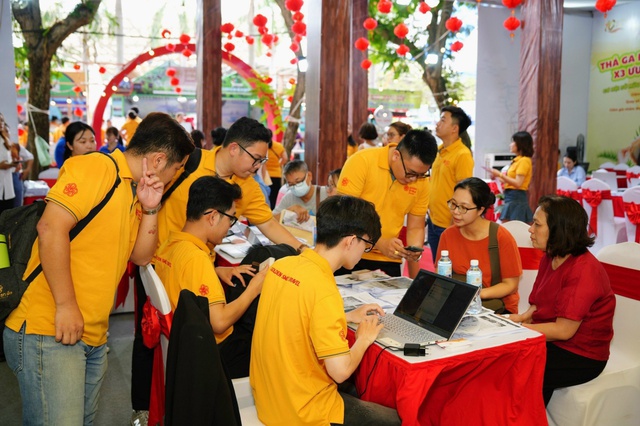 Các doanh nghiệp lữ hành tổ chức gặp gỡ, giới thiệu, chào bán các sản phẩm, dịch vụ du lịch mới tại Ngày hội Du lịch TP. Hồ Chí Minh năm 2024