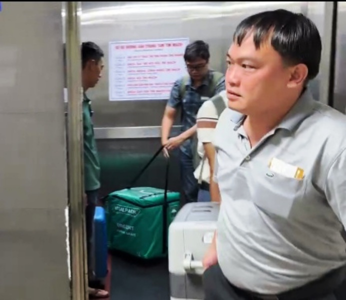 TS,BS Nguyễn Thanh Xuân, PGĐ BVTW Huế Trưởng đoàn Y Bác sĩ đi nhận tạng