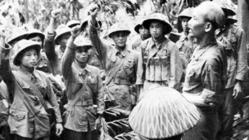 Chủ tịch Hồ Chí Minh trong chiến dịch Điện Biên Phủ. Ảnh tư liệu.