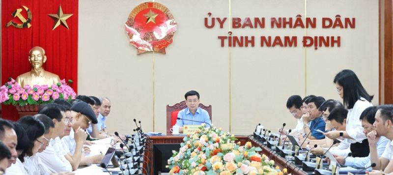 Chủ tịch UBND tỉnh Nam Định, Phạm Đình Nghị chủ trì hội nghị.