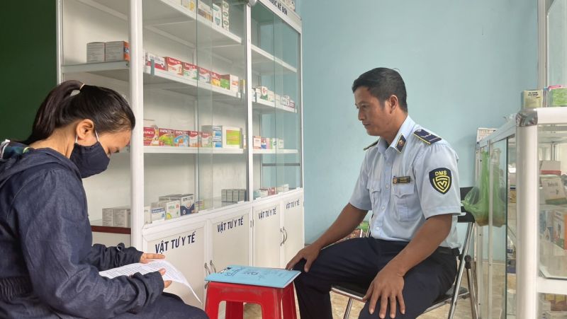 Phát hiện 3 cơ sở kinh doanh thuốc tây không niêm yết công khai chứng chỉ hành nghề dược