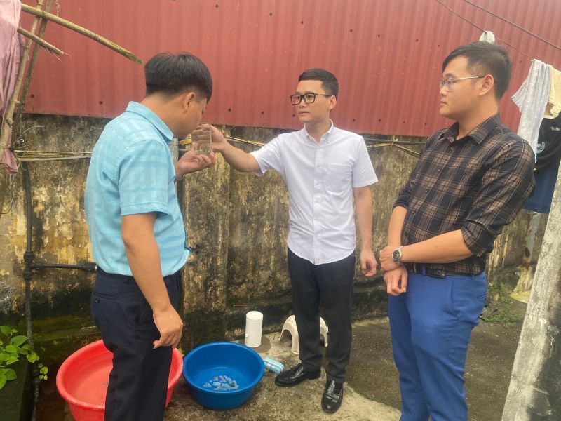 UBND huyện Tiên Lãng đã thành lập 02 đoàn kiểm tra đột xuất chất lượng hoạt động của một số nhà máy nước mini
