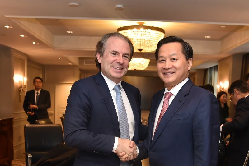 Phó Thủ tướng Lê Minh Khái đã tiếp riêng lãnh đạo một số doanh nghiệp, trong đó có ông Daniel Rosen, Giám đốc điều hành Tập đoàn Rosen Partner.