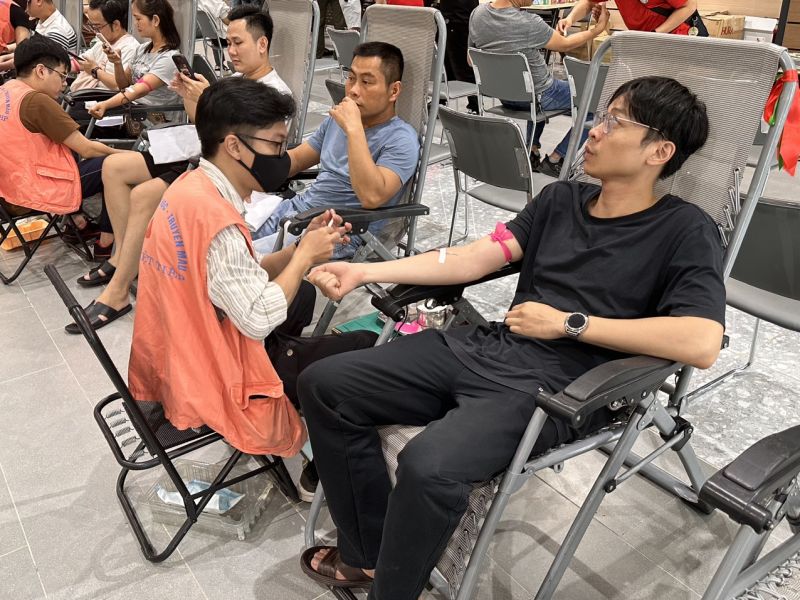 Gần 600 người tham gia hiến máu tình nguyện nhân ngày toàn dân hiến máu tình nguyện