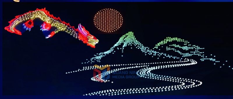 Carnaval Hạ Long sử dụng công nghệ máy bay không người lái xếp hình Drone light kết hợp công nghệ 3D mapping hiện đại để khắc họa những biểu tượng đặc trưng của Hạ Long – Quảng Ninh.