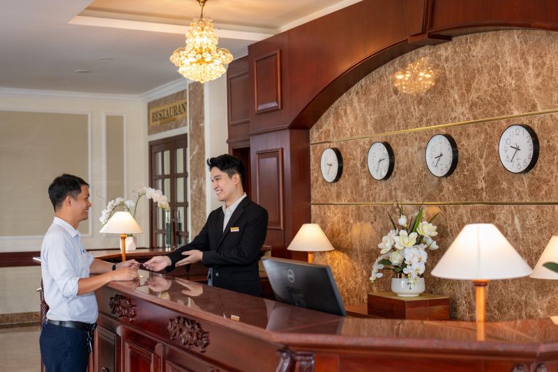 Sảnh lễ tân đón khách của khách sạn The HUB by Hotel Academy Việt Nam.