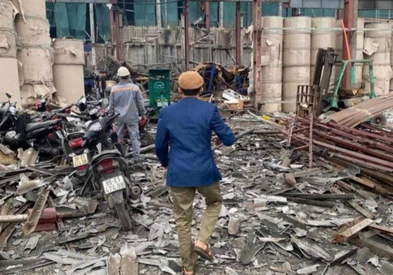 Bắc Ninh: Nghi nổ khí gas bể ngầm ở công ty giấy, 1 người tử vong, 2 người bị thương