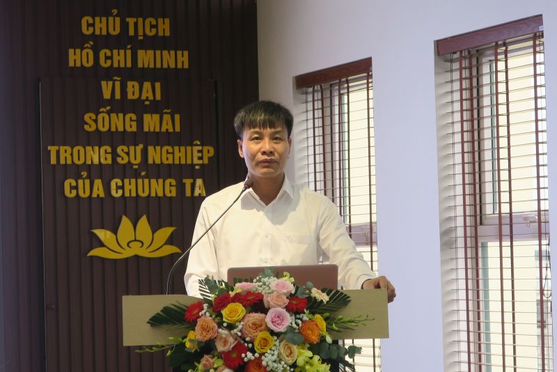 Đồng chí Nguyễn Văn Hiểu, Phó Trưởng Ban Tuyên giáo Thành ủy phổ biến Chuyên đề năm 2024.