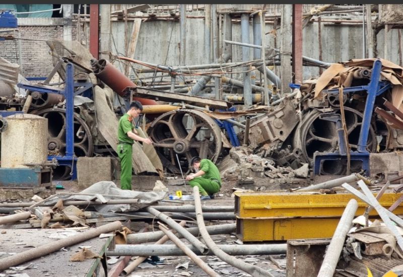Công an tỉnh Bắc Ninh khám nghiệp hiện trường vụ nổ.