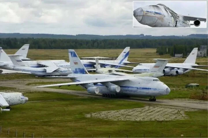 Những chiếc An-124 của Nga được lưu trữ ngoài trời.