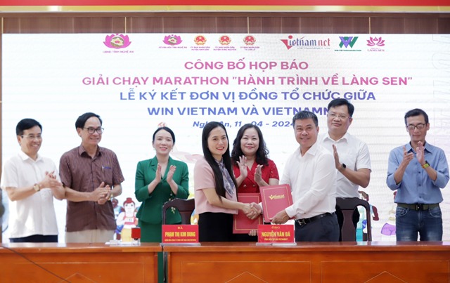 Lễ ký kết đơn vị đồng tổ chức giữa Báo VietNamNet và Công ty TNHH Thể thao Win VietNam.