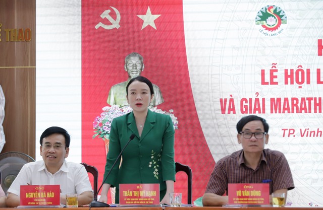 Bà Trần Thị Mỹ Hạnh - Giám đốc Sở VH&TT tỉnh Nghệ An phát biểu tại buổi họp báo.