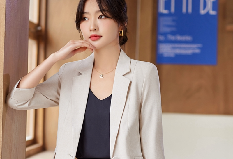 Điểm danh những kiểu trang phục công sở mùa hè khiến bạn "mất điểm"