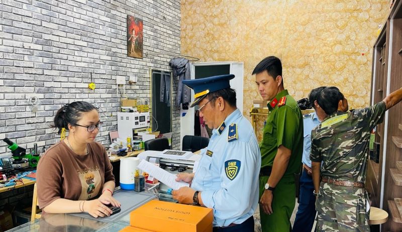 An Giang phát hiện nhiều mặt hàng có dấu hiệu giả mạo nhãn hiệu nổi tiếng