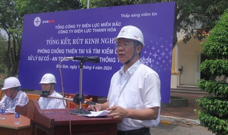 Ông Lê Thanh Bình, Phó Giám đốc Công ty Điện lực Thanh Hóa, Trưởng Ban chỉ đạo chương trình phát biểu kết luận các nội dung diễn tập.