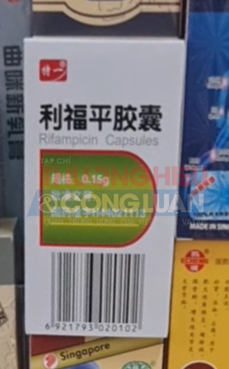 Vô số các loại thuốc Trung Quốc được bán công khai tại Chợ Trung tâm Móng Cái