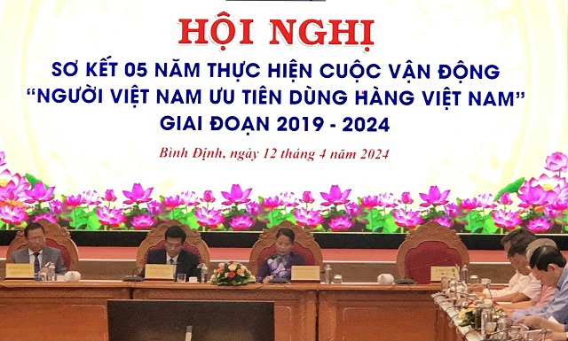 Bàn chủ tọa Hội nghị. Ảnh: Viết Hiền