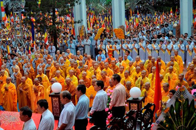 Các vị chức sắc Phật giáo và Phật tử dự Đại lễ Phật đản tại Đà Nẵng. (Nguồn: daidoanket.vn).