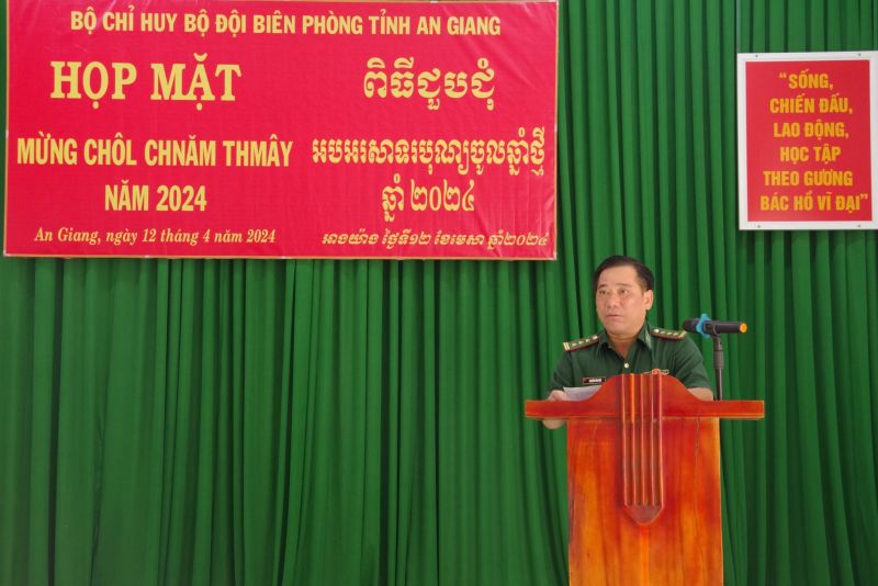 Thượng tá Nguyễn Văn Hiệp, Chính uỷ BĐBP tỉnh phát biểu tại buổi họp mặt