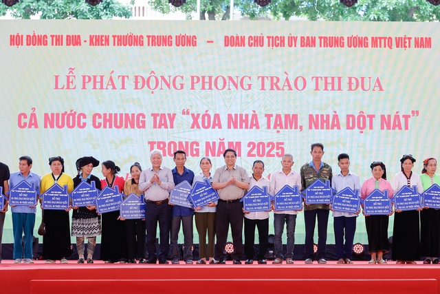 Thủ tướng Phạm Minh Chính kêu gọi 'Ai có gì góp nấy' để xóa nhà tạm, nhà dột nát cho người nghèo - Ảnh: VGP/Nhật Bắc