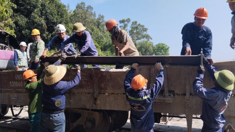 Sạt lở hầm đường sắt Đèo Cả: Căng sức khắc phục, chưa thể chốt thời gian thông hầm