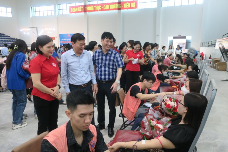 Hàng trăm cán bộ, giáo viên, người lao động huyện Kiến Thụy tham gia Ngày hội hiến máu tình nguyện đợt 1 năm 2024