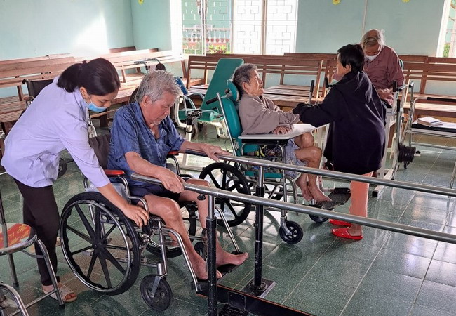 Chăm sóc người khuyết tật tại Việt Nam. Ảnh internet.