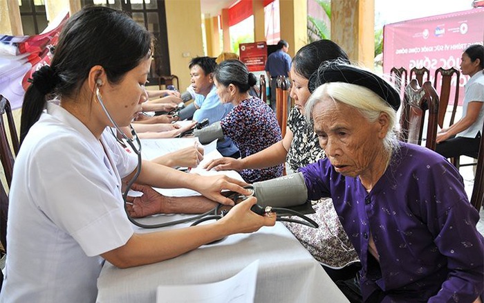 Chăm sóc sức khỏe cho người cao tuổi tại Việt Nam. Ảnh internet.