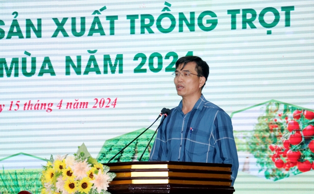 Nguyễn Văn Dương – Phó Chủ tịch UBND huyện Yên Thành chia sẻ một số kinh nghiệm và kết quả đạt được của huyện đối với sản xuất vụ Hè Thu – Mùa hàng năm
