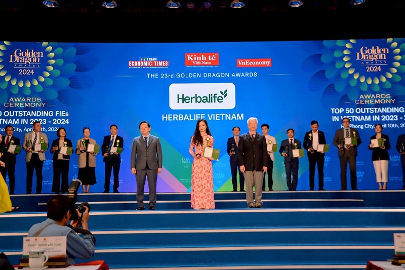 Đại diện Herbalife tại lễ vinh danh Top 50 Doanh nghiệp FDI tiêu biểu tại Việt Nam