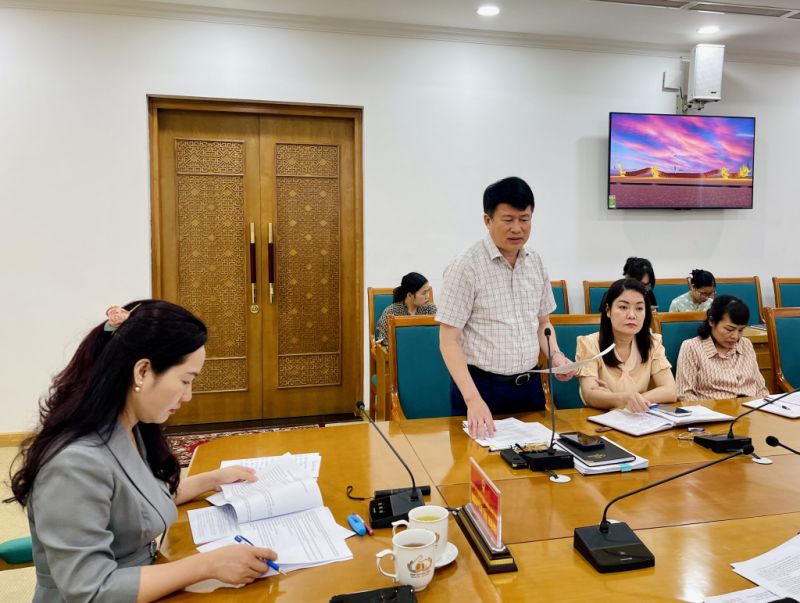 Ông Nguyễn Ngọc Sơn, Phó Chủ tịch UBND TP Hạ Long, báo cáo tiến độ triển khai chương trình Carnaval Hạ Long 2024.
