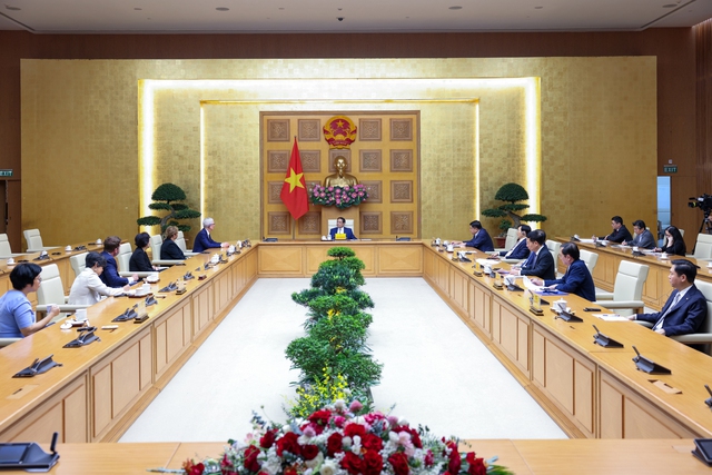 Thủ tướng cho biết phía Việt Nam sẵn sàng phối hợp với Apple thành lập Tổ công tác để hỗ trợ Apple trong việc đầu tư, mở rộng hoạt động tại Việt Nam - Ảnh: VGP/Nhật Bắc