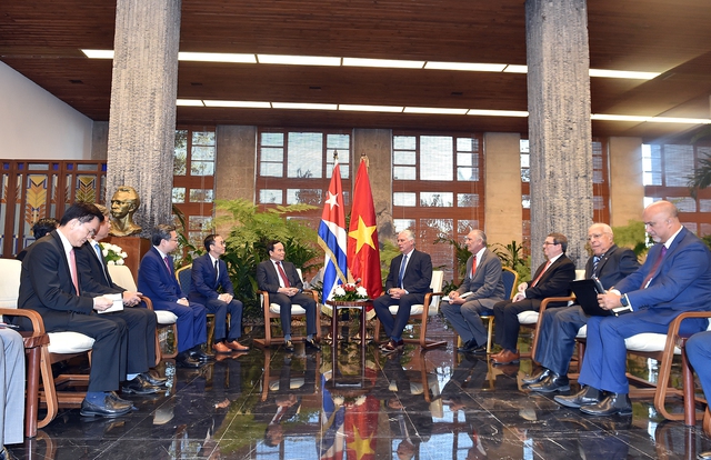 Bí thư thứ nhất, Chủ tịch nước Cuba chúc mừng những thành tựu chính trị-đối ngoại, kinh tế-xã hội vừa qua của Việt Nam - Ảnh: VGP/Hải Minh