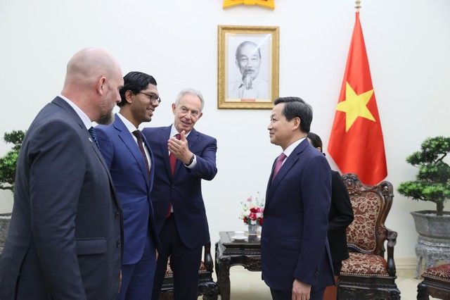 Cảm ơn những chia sẻ của ông Tony Blair, Phó Thủ tướng Lê Minh Khái nêu rõ, Việt Nam mong muốn xây dựng nền kinh tế độc lập, tự chủ gắn với mở rộng hợp tác quốc tế để phát triển bền vững.