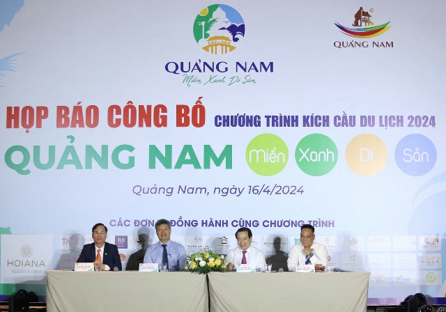 Lãnh đạo UBND tỉnh Quảng Nam, Cục Du lịch quốc gia Việt Nam, Sở VH-TT&DL đồng chủ trì buổi họp báo.