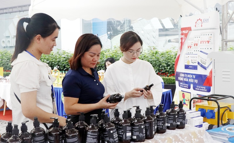 Sản phẩm dầu gội bồ kết hà thủ ô VietKet của Công ty TNHH Dược liệu Việt Kết
