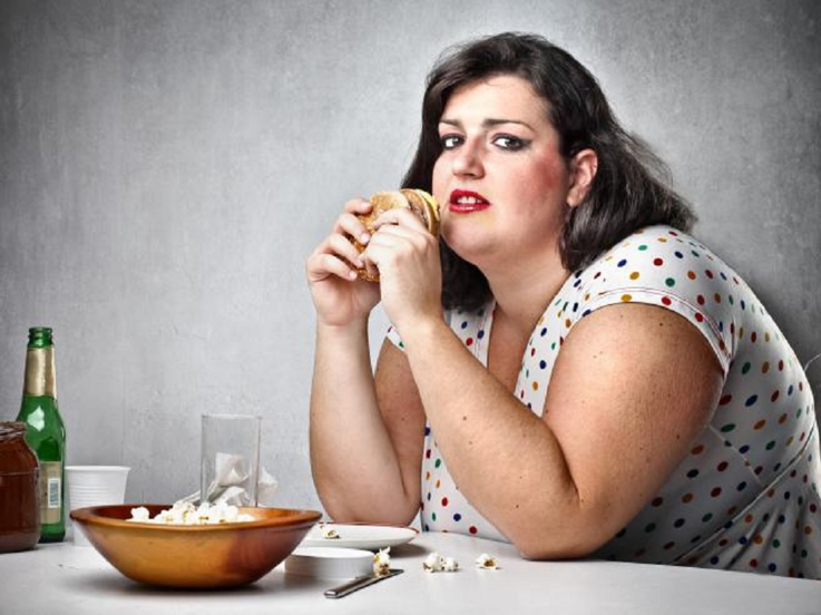 Phụ nữ thừa cân, béo phì, chế độ ăn uống thiếu khoa học có nguy cơ cao bị u xơ tử cung