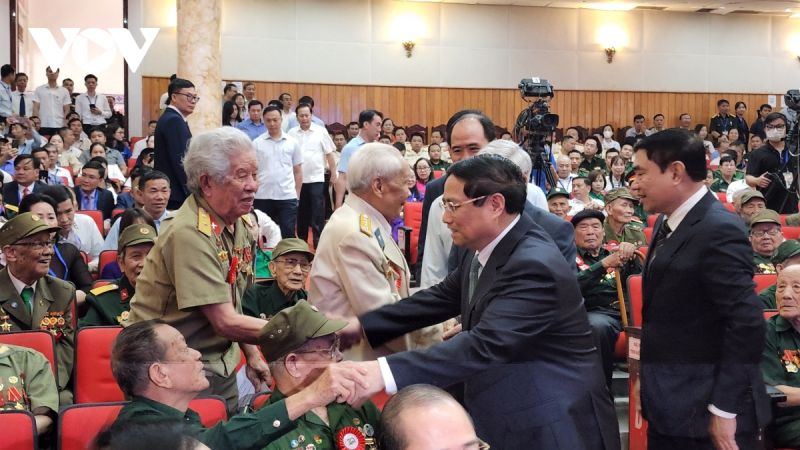 Thủ tướng Phạm Minh Chính gặp mặt, tri ân chiến sĩ, thanh niên xung phong, dân công hỏa tuyến trực tiếp tham gia chiến dịch Điện Biên Phủ tại tỉnh Điện Biên.