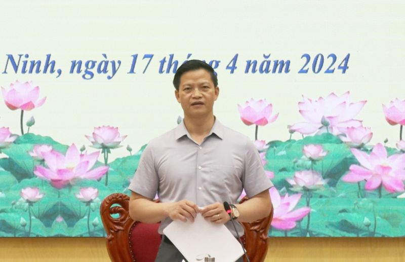 Đồng chí Vương Quốc Tuấn, Ủy viên Dự khuyết BCH Trung ương Đảng, Phó Chủ tịch Thường trực UBND tỉnh phát biểu tại hội nghị.