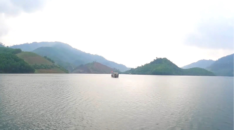 Hồ Nước Trong có quy mô chứa nước lớn trên địa bàn Quảng Ngãi - Ảnh: VGP/Lưu Hương