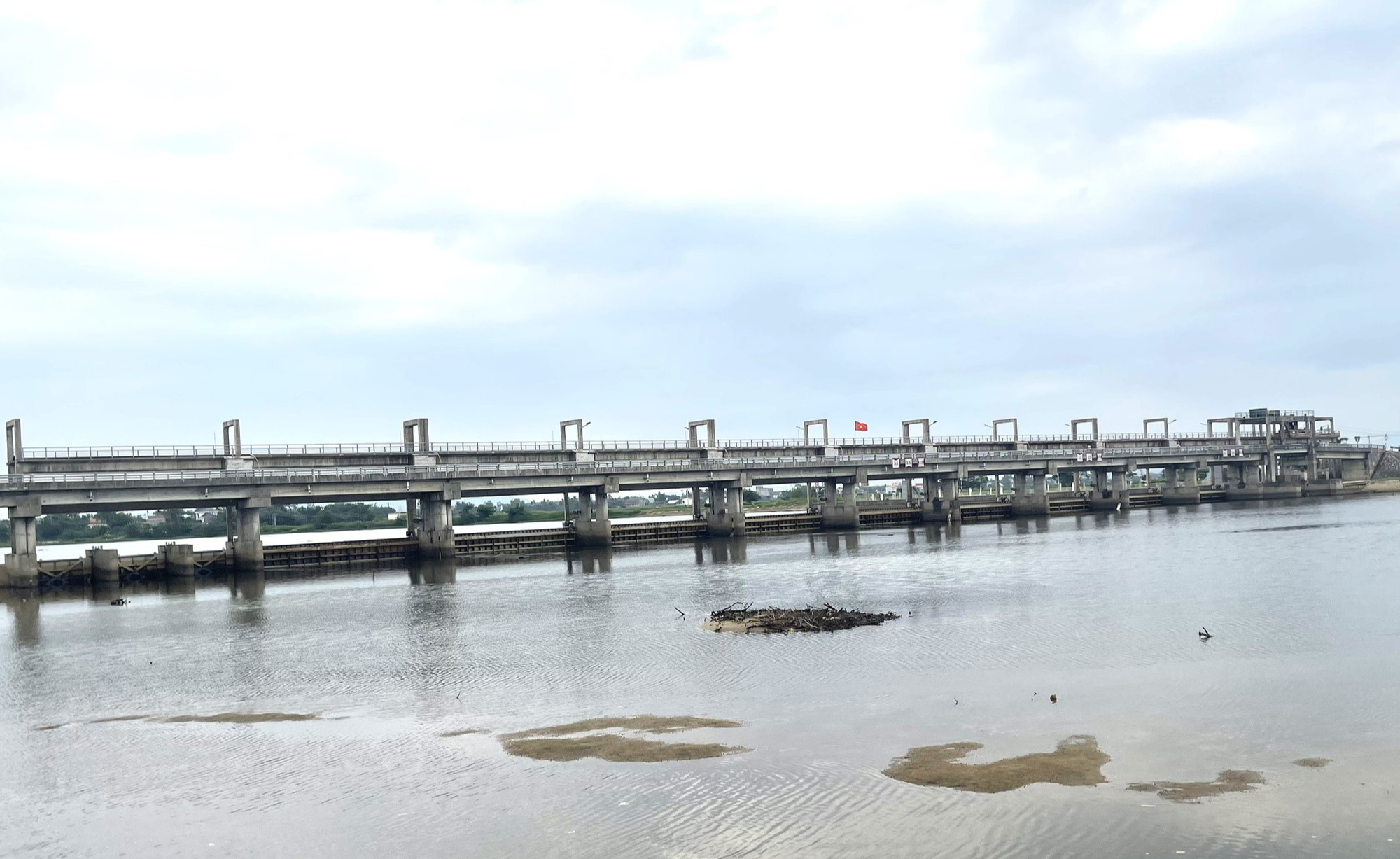 Đập ngăn mặn Trà Bồng - Ảnh: VGP/Lưu Hương