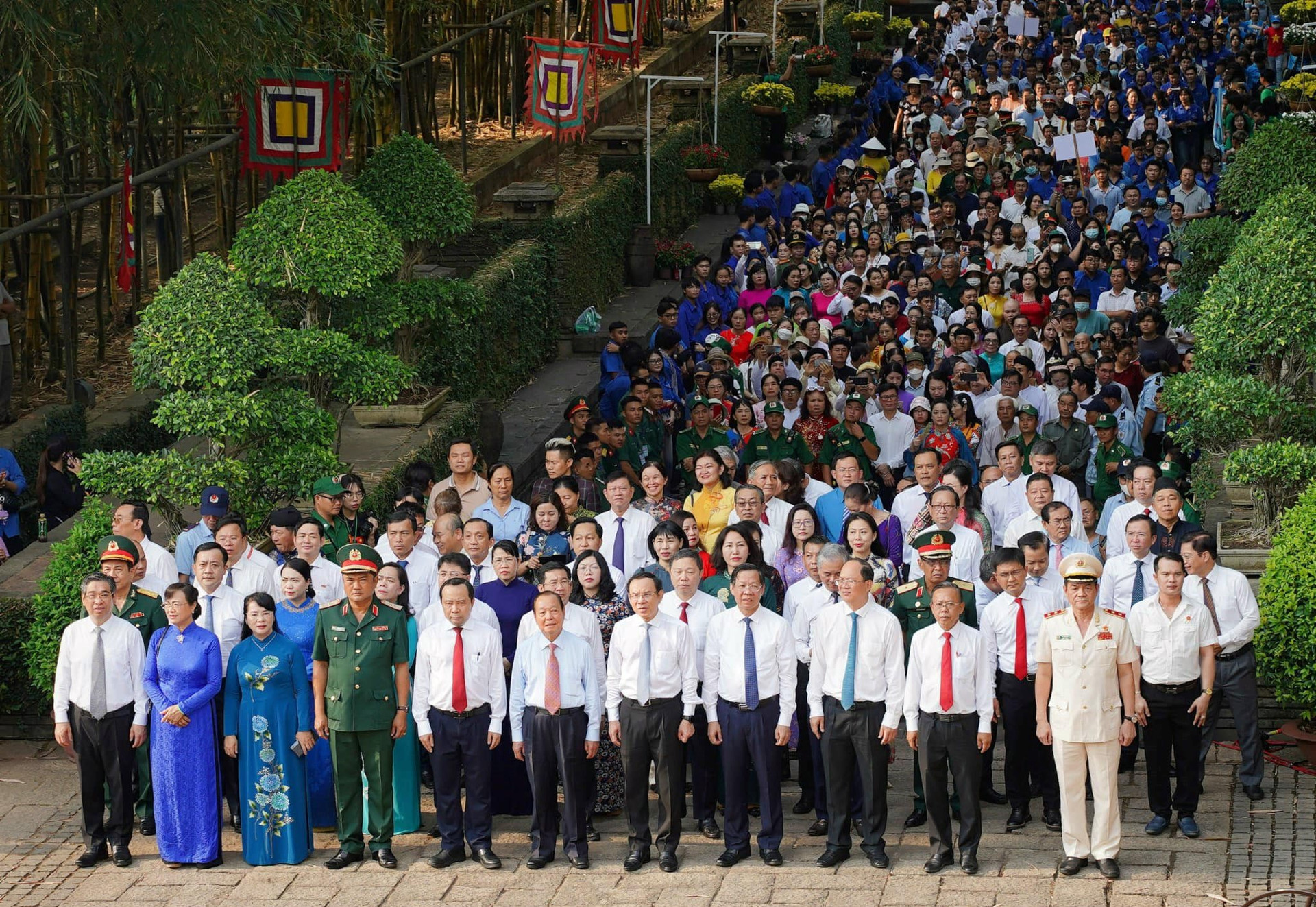 Các đồng chí lãnh đạo, nguyên lãnh đạo cùng hàng nghìn người dân thành phố Hồ Chí Minh đã dự Lễ Giỗ Quốc Tổ Hùng Vương năm 2024. Ảnh: MT.