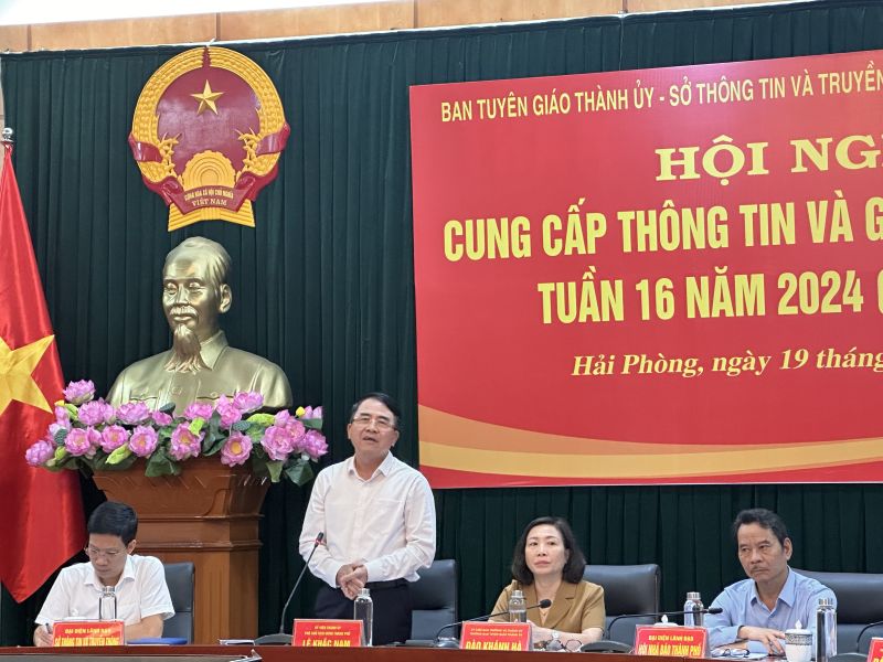 Đồng chí Lê Khắc Nam, PCT UBND TP. Hải Phòng thông tin về Lễ hội Hoa Phượng đỏ năm 2024