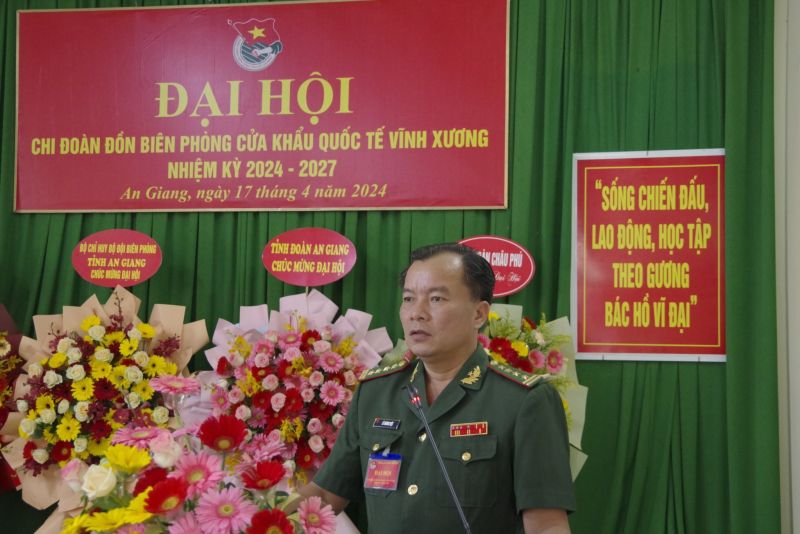 Đại tá Lê Hoàng Việt, Phó Chính uỷ BĐBP tỉnh phát biểu tại Đại hội