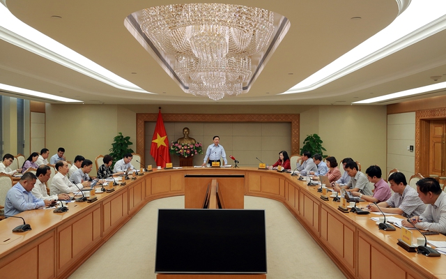 Phó Thủ tướng Trần Hồng Hà yêu cầu Bộ Y tế trao đổi, hỗ trợ các địa phương trong quá trình bàn giao và tiếp nhận các bệnh viện không đủ tiêu chí trực thuộc Bộ - Ảnh: VGP/Minh Khôi