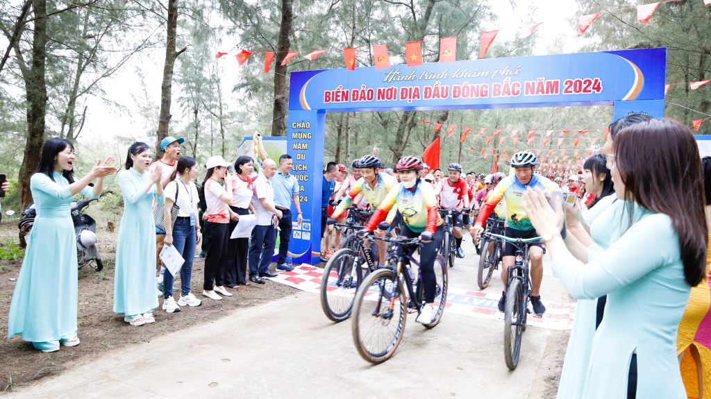 Thành phố Móng Cái tổ chức chương trình “Biển đảo nơi địa đầu Đông Bắc”