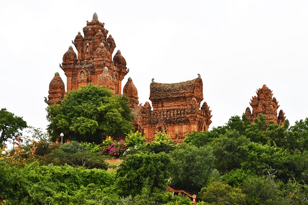 Tháp Poglong Garai- Di sản văn hóa cấp Quốc Gia tại thành phố Phan Rang- Tháp Chàm